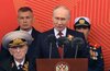 Путин назвал День Победы священным праздником для России