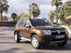 Renault Duster на фоне пальм