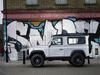Трехдверный Land Rover Defender Raw Limited Edition с окном. Вид сбоку