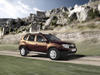 Renault Duster на фоне скал