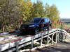 Audi Q7 на горке. Вид спереди