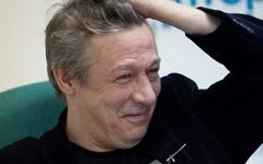 Михаил Ефремов подрался на пресс-конференции Сукачева