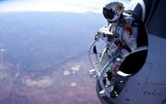 Фото с сайта redbullstratos.com
