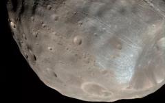 Фобос с расстояния 5800 км. Фото nasa.gov