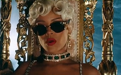 Кадр из клипа «Pour It Up». Скриншот с YouTube