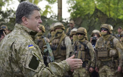 Петр Порошенко в захваченном Славянске. Фото с сайта president.gov.ua