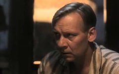 Виктор Раков в сериале «Однажды в Ростове». Фото с сайиа kino-teatr.ru