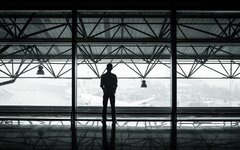  «Чемодан. Вокзал. Куда?»: молодые ученые бегут за границу от бюрократических пр