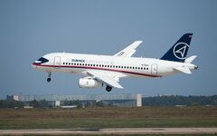 Самолет Сухой Superjet 100