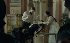 Рецензия на фильм «Гадкая сестра»: Золушка под долотом пластического хирурга