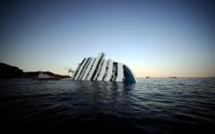 Крушение Costa Concordia. Фото с сайта identi.ca
