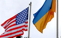 Флаги США и Украины. Фото: newsru.ua