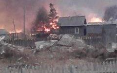 Пожар в поселке Тыгда. Фото пресс-службы ГУ МЧС России по Амурской области