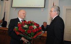 Виктор Назаров (слева). Фото с сайта omsk-parlament.ru