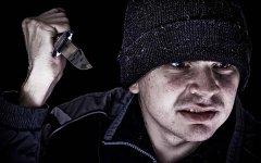 Человек с ножом. Фото с сайта perunica.ru