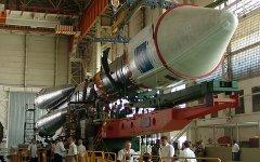 Сборка ракеты «Союз-2.1а» в цеху «ЦСКБ-Прогресс».  Фото с сайта samspace.ru