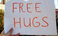 Фото из группы Free Hugs Moscow во «ВКонтакте» 