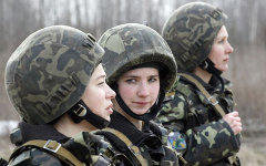 Женщины в армии. Фото с сайта iboards.ru