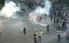 Акции протеста в Бразилии. Стоп-кадр с видео в YouTube