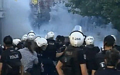 Беспорядки в Турции. Стоп-кадр с видео в YouTube