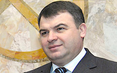 Анатолий Сердюков. Фото с сайта defense.gov