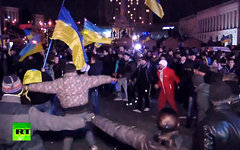 Митингующие на «Евромайдане». Кадр телеканала Russia Today