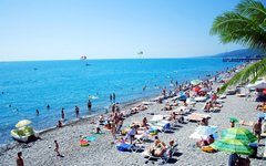 Сочинский пляж. Фото с сайта garmonia-sochi.ru
