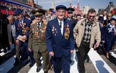 Ветераны на параде 9 мая © KM.RU