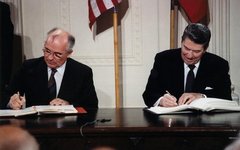 Подписание Договора о ливидации РСМД. Фото с сайта reagan.utexas.edu 