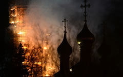 Пожар в Новодевичьем монастыре © РИА Новости, Владимир Астапкович