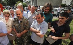 Трудовые мигранты и жители района © KM.RU, Алексей Белкин