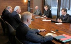 Встреча Дмитрия Медведева с лидерами парламентских партий. Фото пресс-службы пре