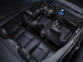 Chrysler 200 Convertible. Салон