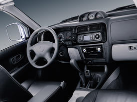 Mitsubishi Pajero Sport (2005-2007). Салон