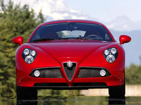 Alfa Romeo 8c Competizione. Перед фронт