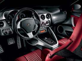 Alfa Romeo 8c Competizione. Салон