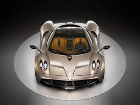 Pagani Huayra. Вид спереди