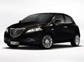 Lancia Ypsilon. Перед-бок