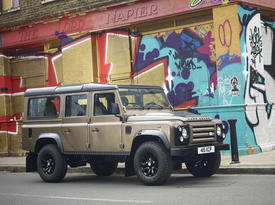 Пятидверный Land Rover Defender Raw Limited Edition. Перед-бок