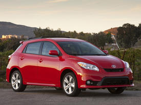 Toyota Matrix. Перед-бок