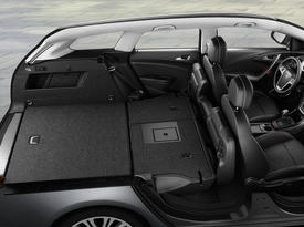 Opel Astra Sports Tourer. Фото 5 Opel