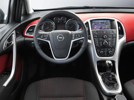 Opel Astra Sports Tourer. Фото 4 Opel