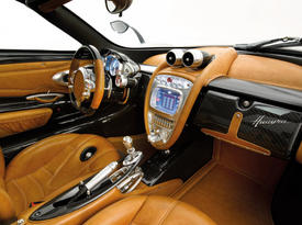 Pagani Huayra. Салон