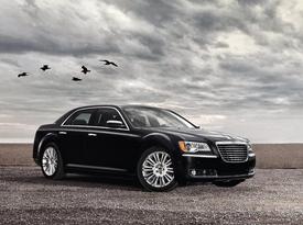 Chrysler 300 (2011). Вид сбоку