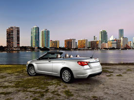 Chrysler 200 Convertible. Зад-бок
