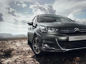 Citroёn C4 на фоне неба. Фото Citroёn 