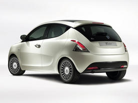 Lancia Ypsilon. Зад-бок