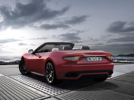 Maserati GranCabrio Sport. Вид сзади