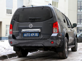 Nissan Pathfinder. Вид сзади