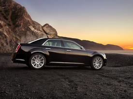 Chrysler 300 (2011). Вид сбоку. Фото Chrysler